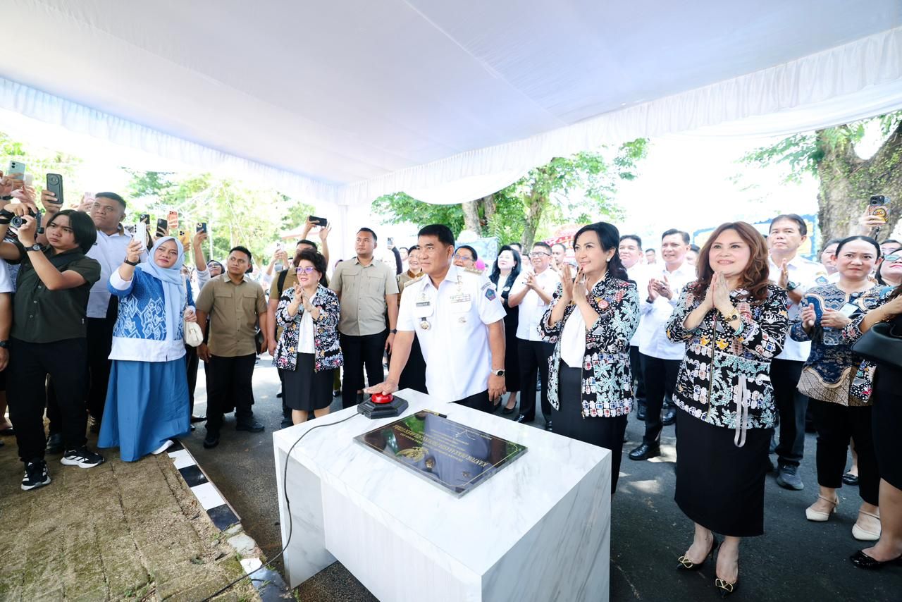 Demi Perkuat Ekonomi Kreatif, Yulius Selvanus Resmikan Galeri Dekranasda Sulut